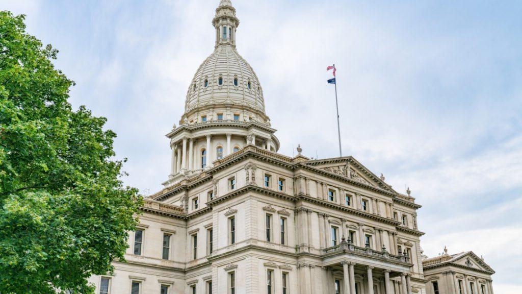 placeholder image of the capitol building for article on governor race